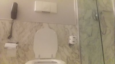 Qizil sochli vannada.
